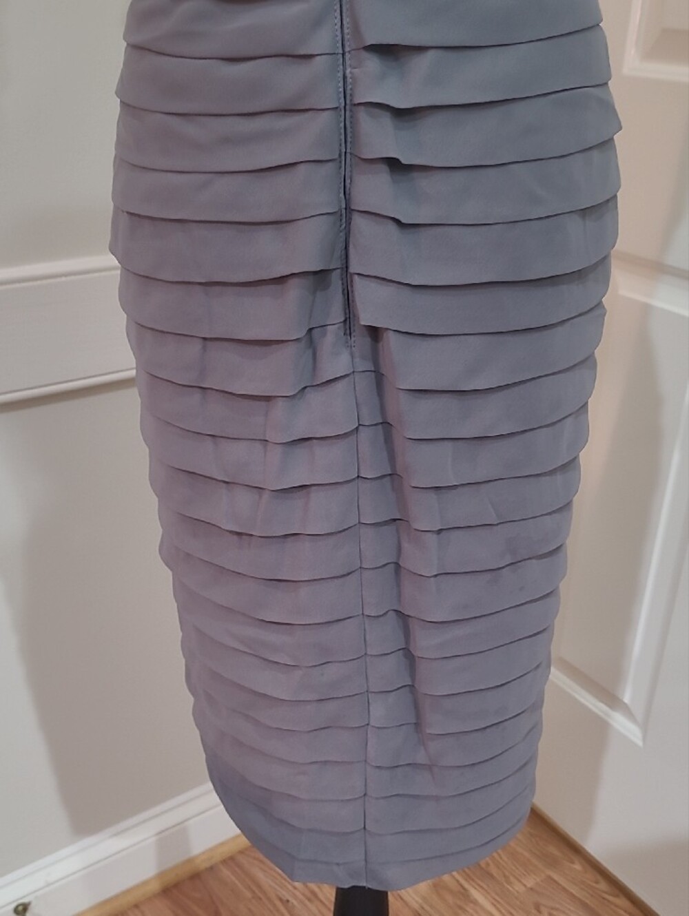 Dress Barn Tiered Shutter-Pleat Gray Shift Dress - Size 20 - Picture 7 of 9